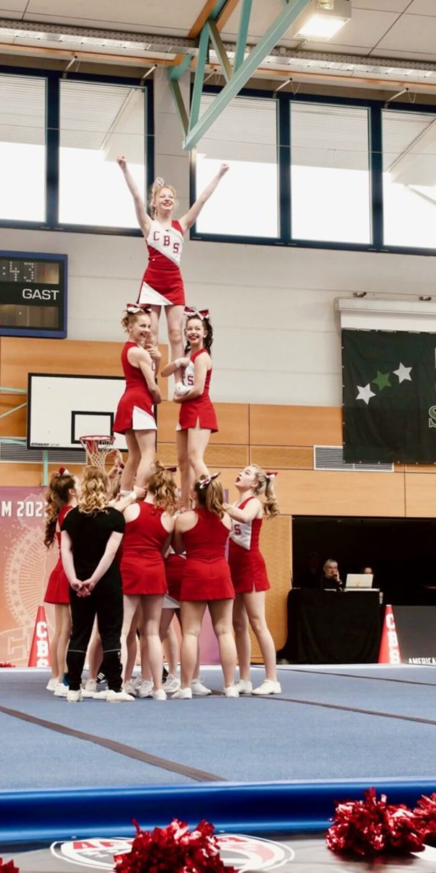 Die Cheerleader der Cheersensation Cottbus bei der Landesmeisterschaft  des AFCVBB 2022